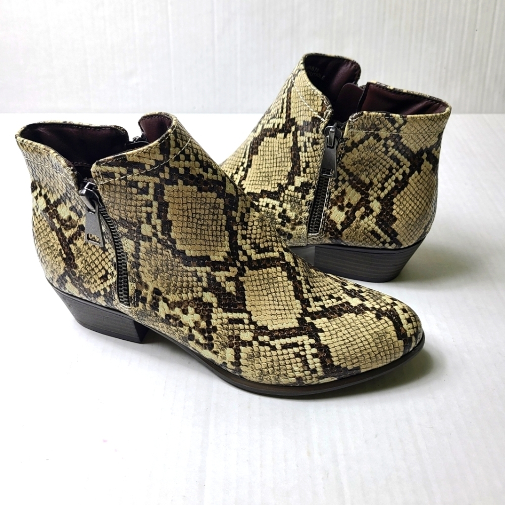 NWOT UNIONBAY tabby ankle booties
